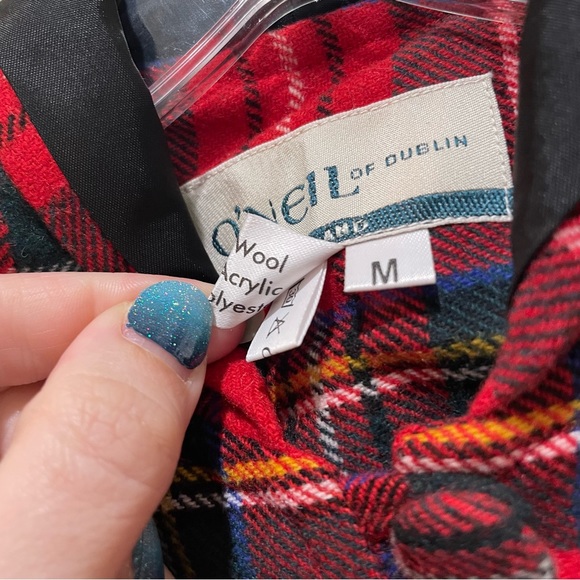 O’Neil of Dublin Hooded Celtic Cape Red Plaid Girls Size Medium - Picture 6 of 6